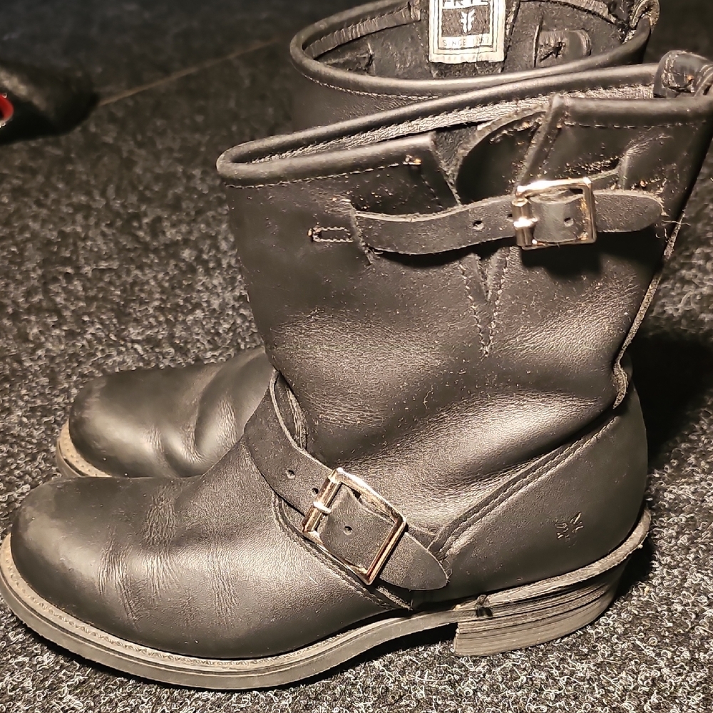 Frye Women's Engineer 8R Leather Ankle Boots - Picture 10 of 15